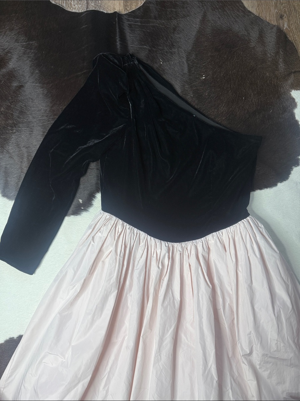 ANTONIO MELANI Black Velvet One-Shoulder Bodice with Pale Pink Full Skirt - Picture 3 of 5
